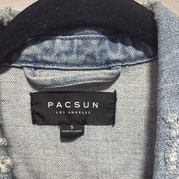 PacSun Light Blue Jean Jacket with Floral Embroidery - Picture 4 of 10